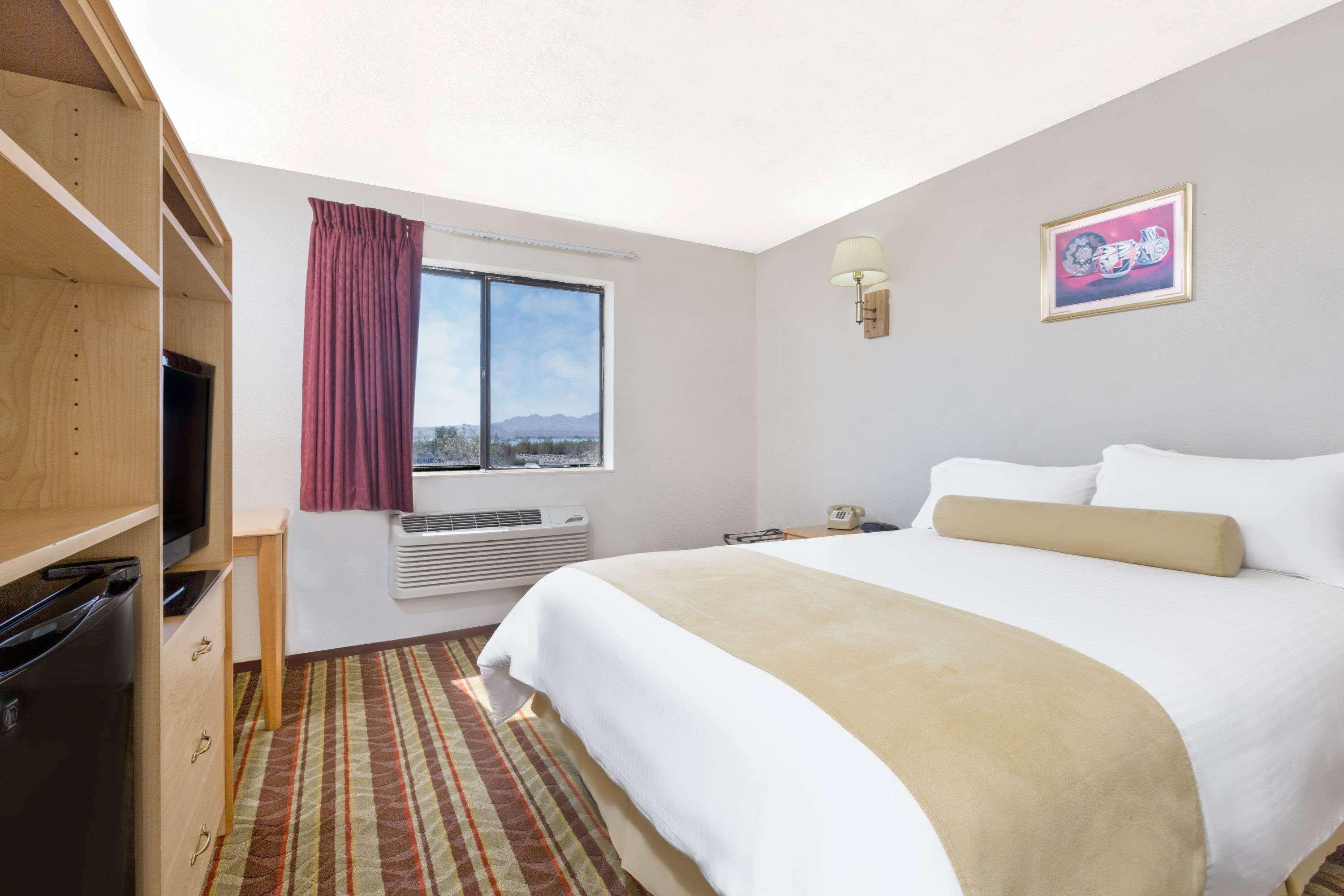 Super 8 By Wyndham Lake Havasu City Dış mekan fotoğraf