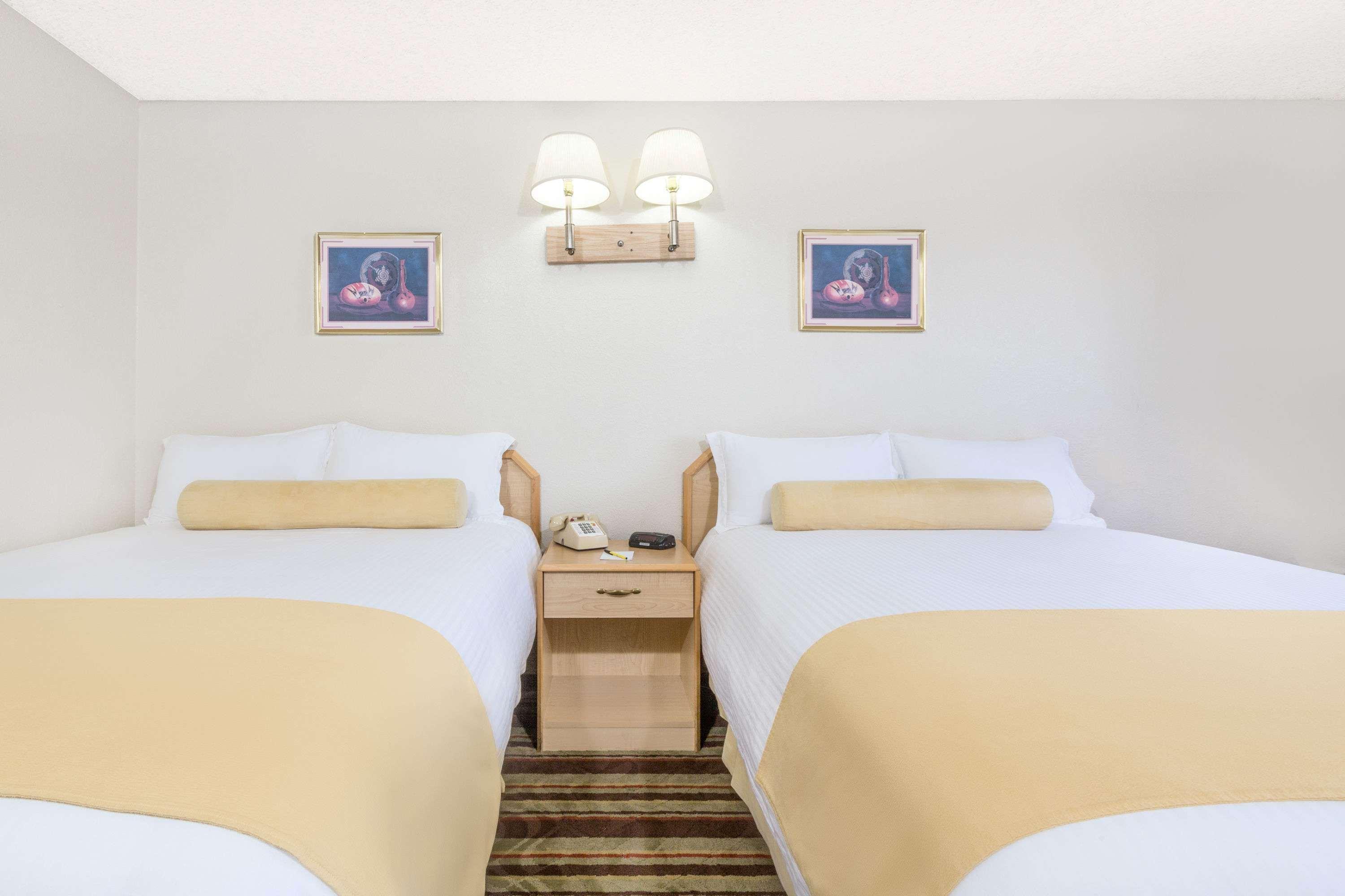 Super 8 By Wyndham Lake Havasu City Dış mekan fotoğraf