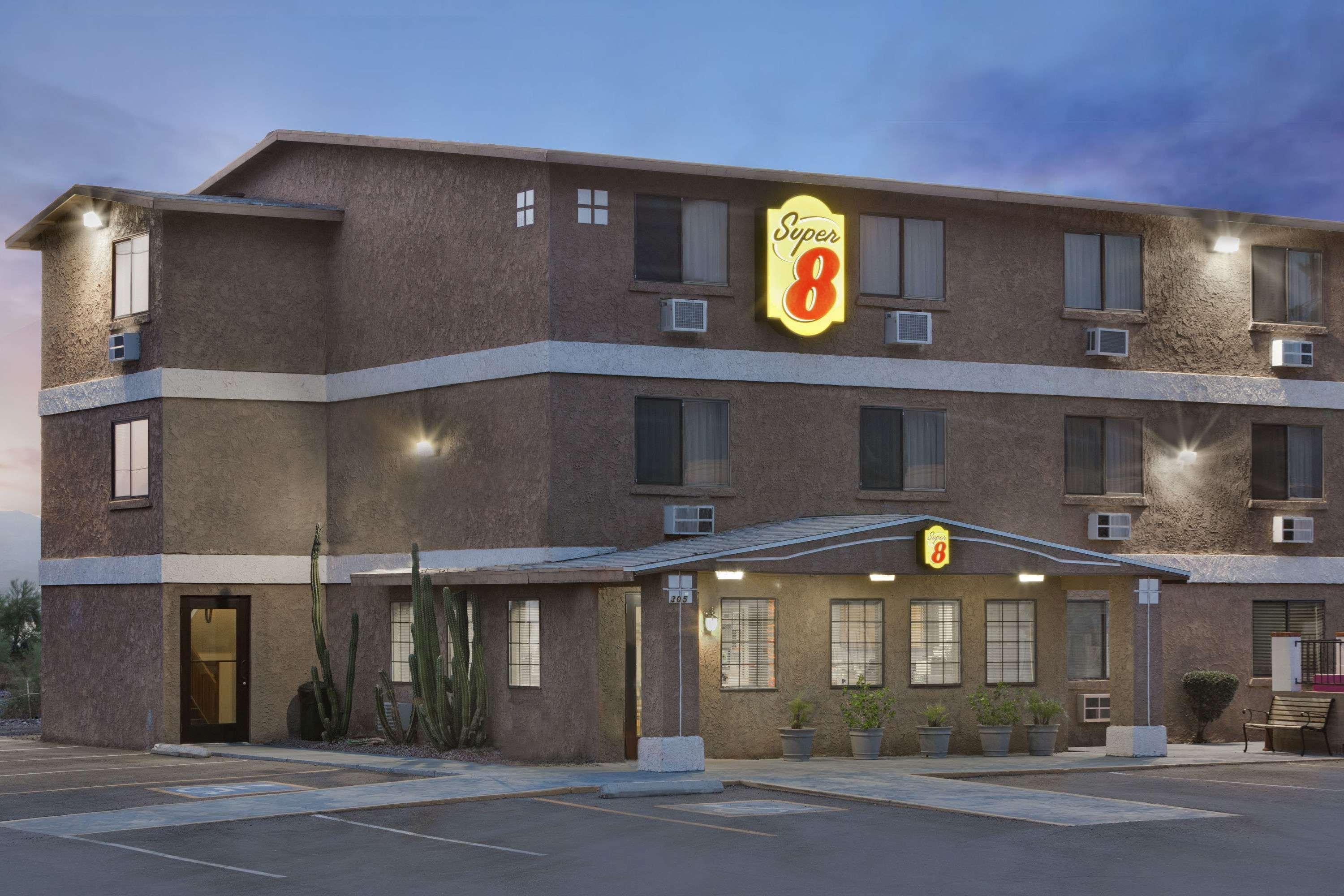Super 8 By Wyndham Lake Havasu City Dış mekan fotoğraf
