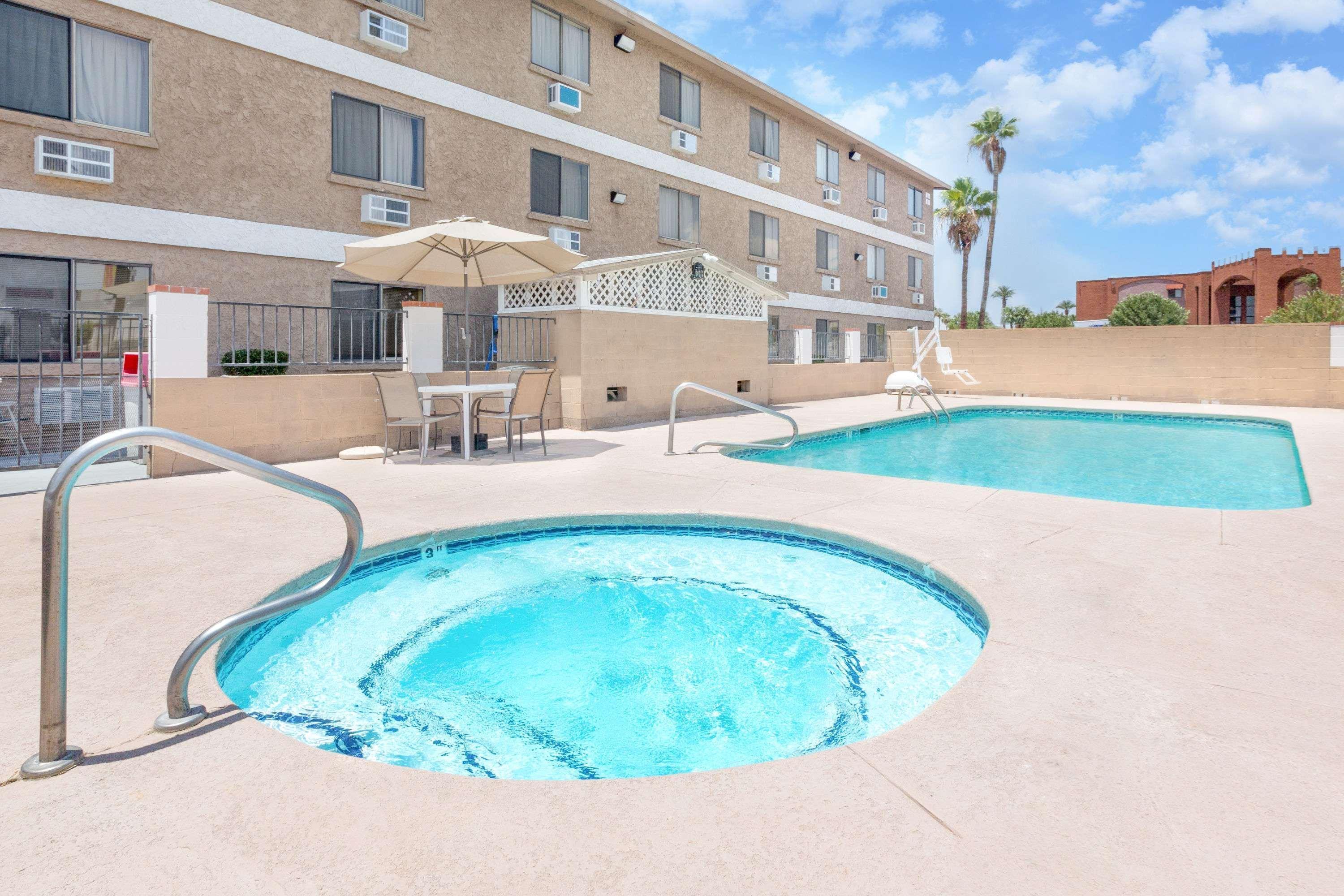 Super 8 By Wyndham Lake Havasu City Dış mekan fotoğraf