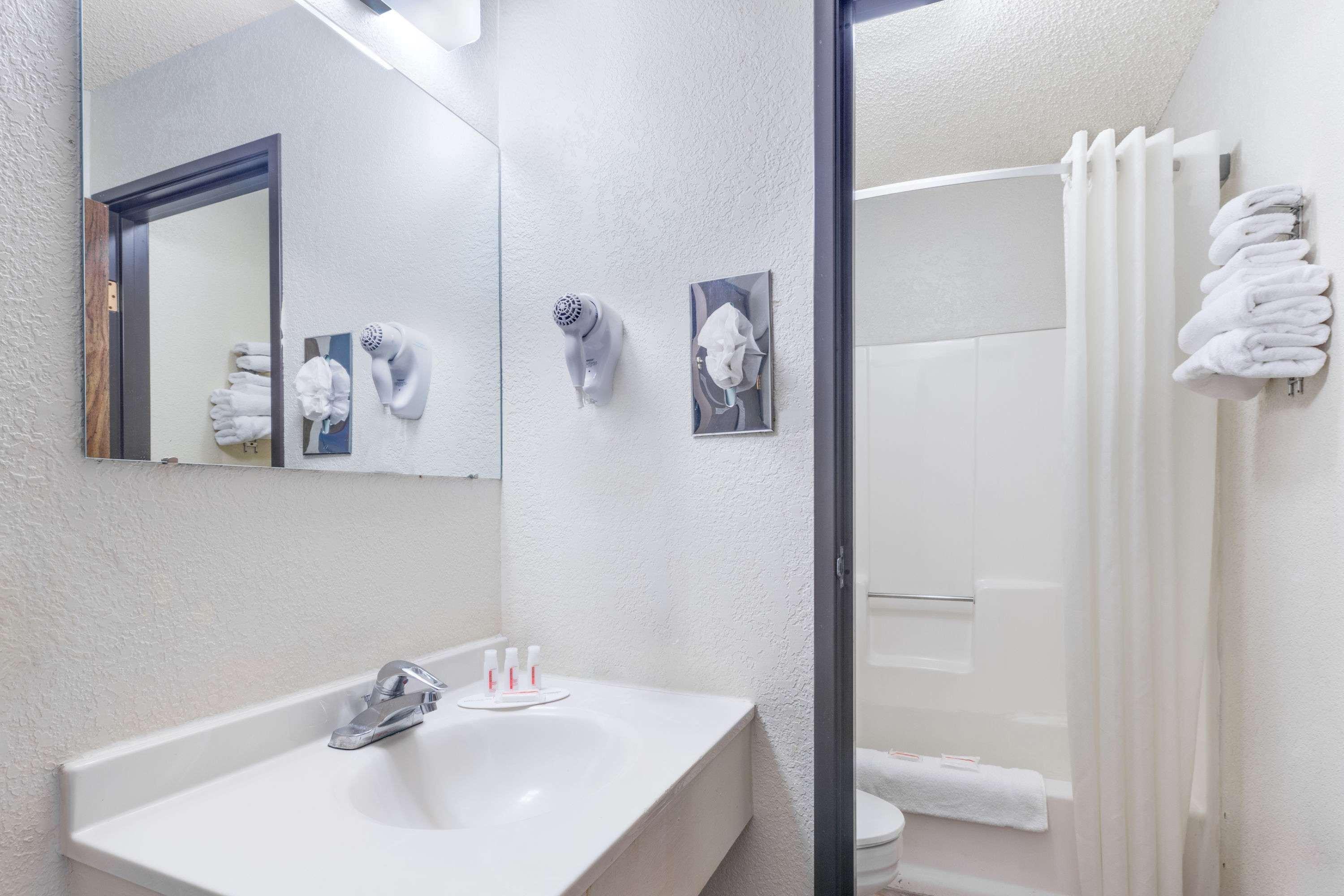 Super 8 By Wyndham Lake Havasu City Dış mekan fotoğraf
