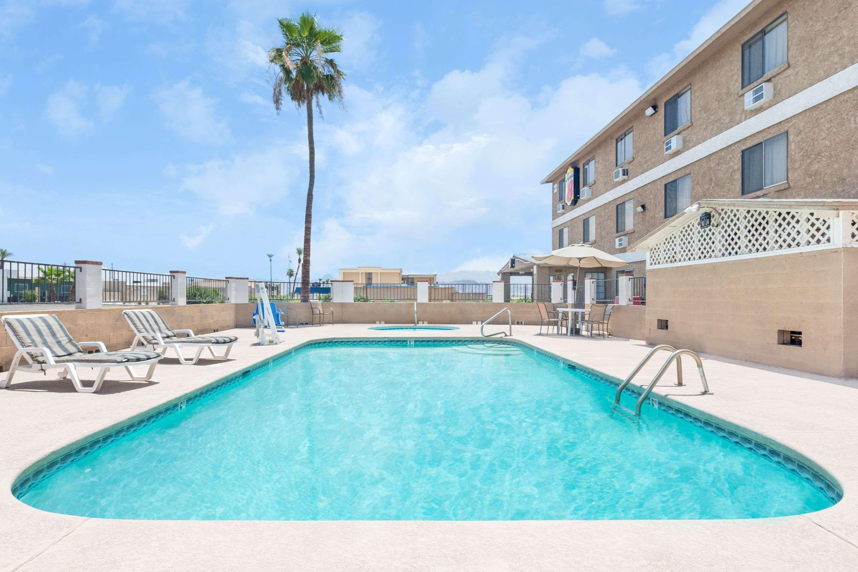 Super 8 By Wyndham Lake Havasu City Dış mekan fotoğraf