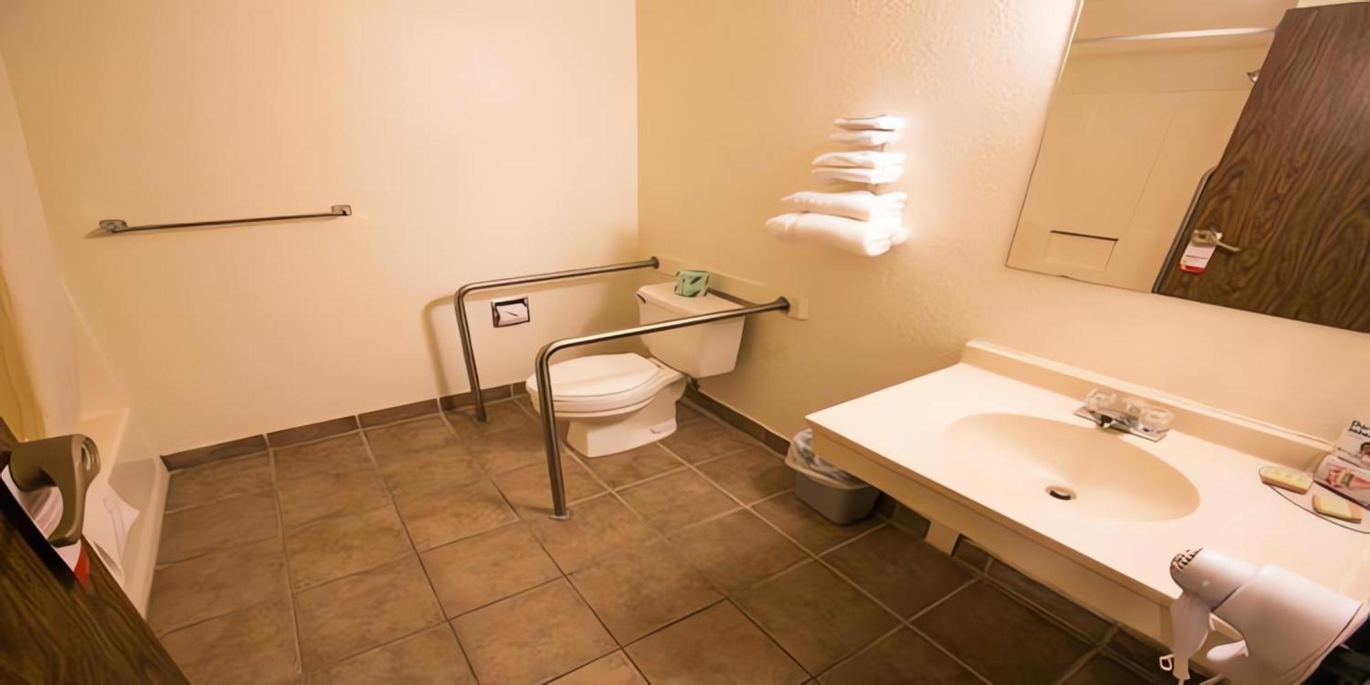 Super 8 By Wyndham Lake Havasu City Dış mekan fotoğraf