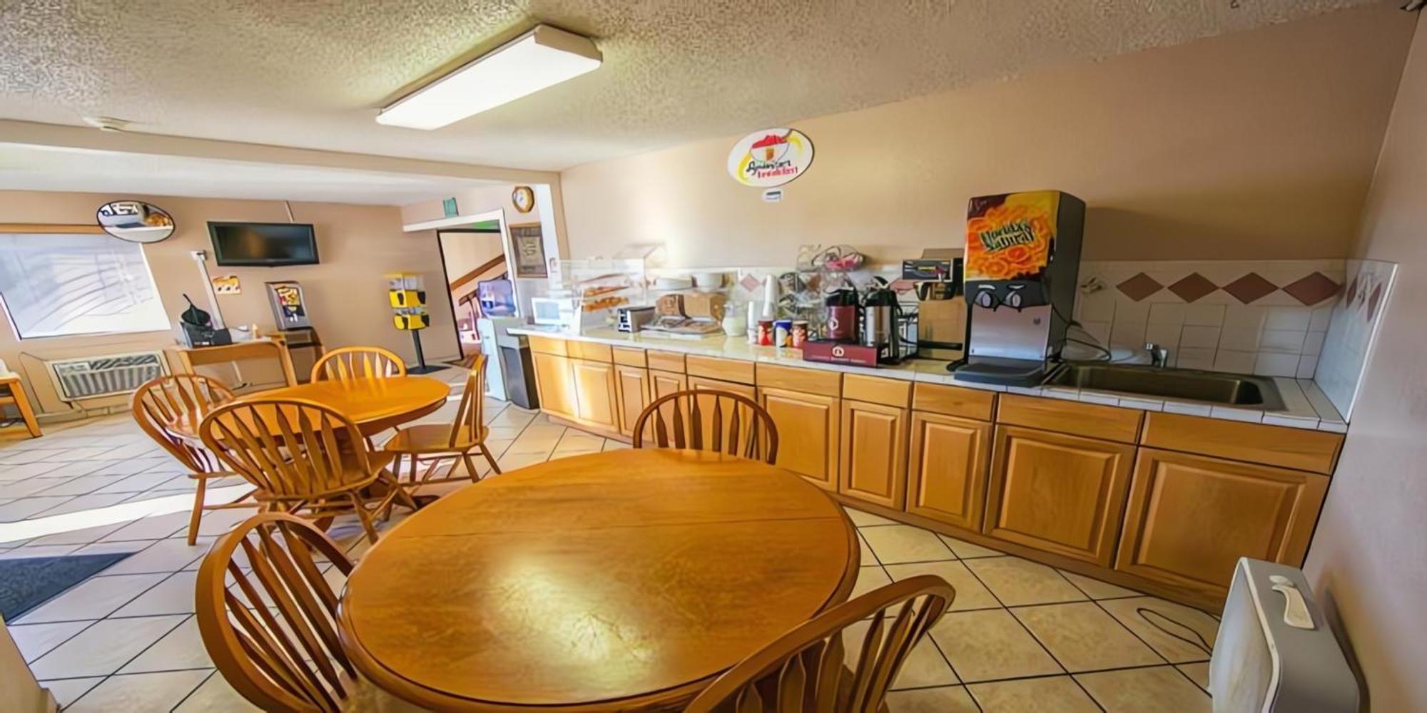 Super 8 By Wyndham Lake Havasu City Dış mekan fotoğraf
