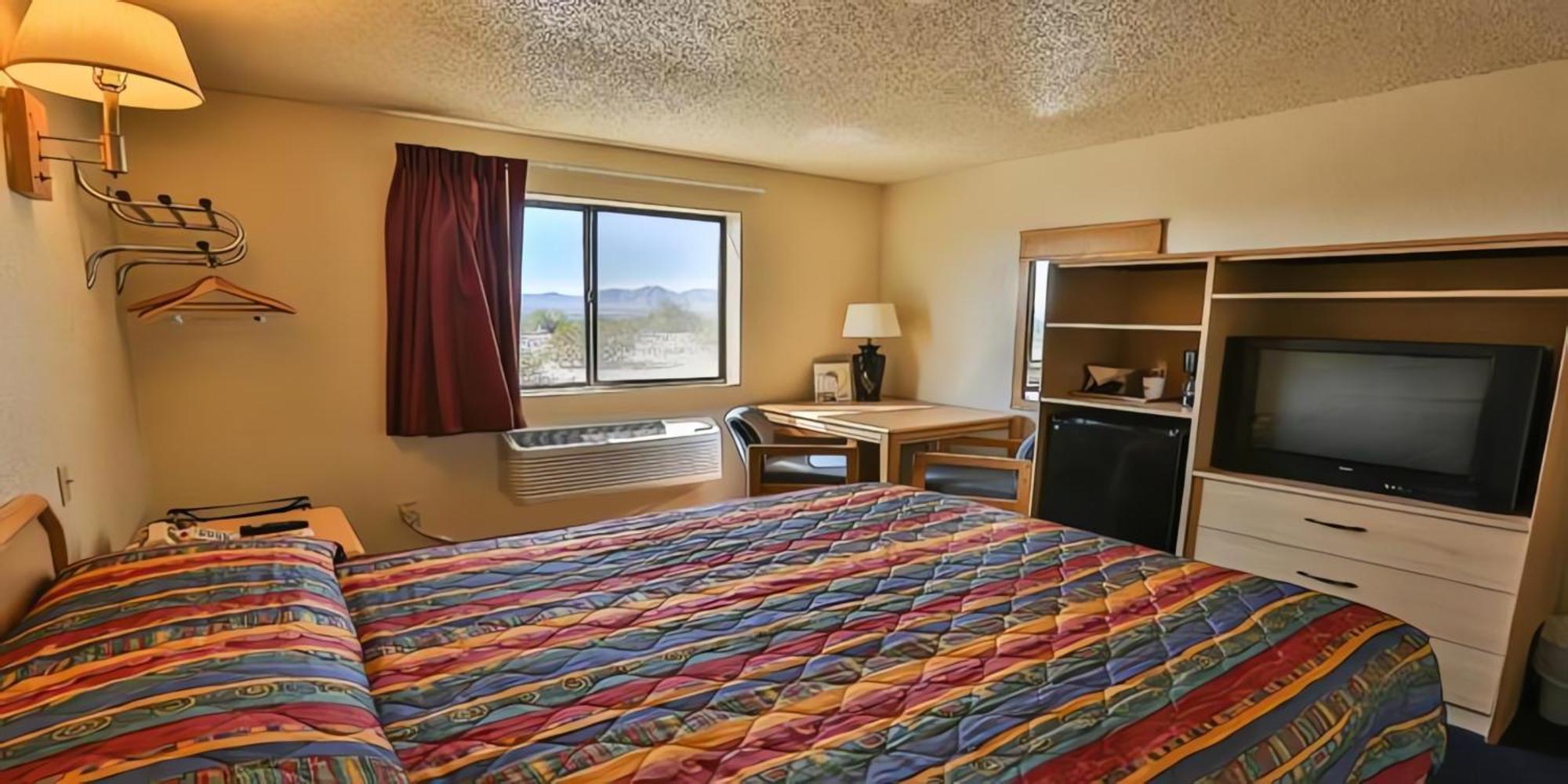 Super 8 By Wyndham Lake Havasu City Dış mekan fotoğraf