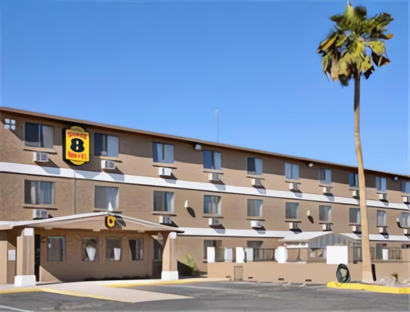 Super 8 By Wyndham Lake Havasu City Dış mekan fotoğraf